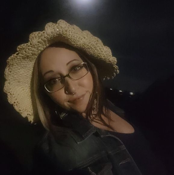 Meet your Posher, Abbie - Picture 1 of 1